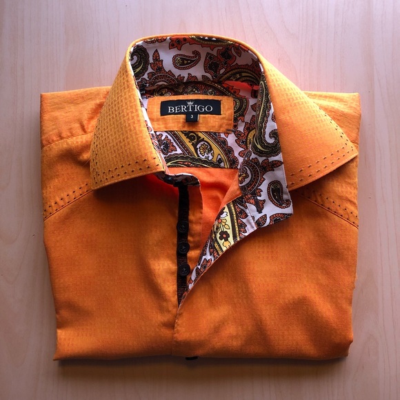 Designer long-sleeved button down shirt. - Picture 4 of 4